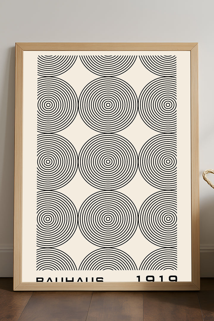 Bauhaus gri eş merkezli daire desenli posteri