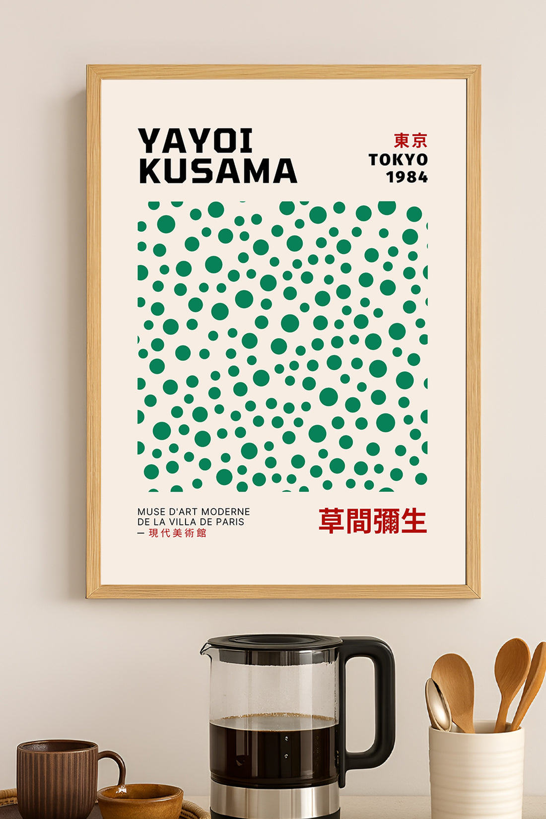 Yayoi Kusama yeşil puantiyeli krem minimal sergi posteri – 3. görsel