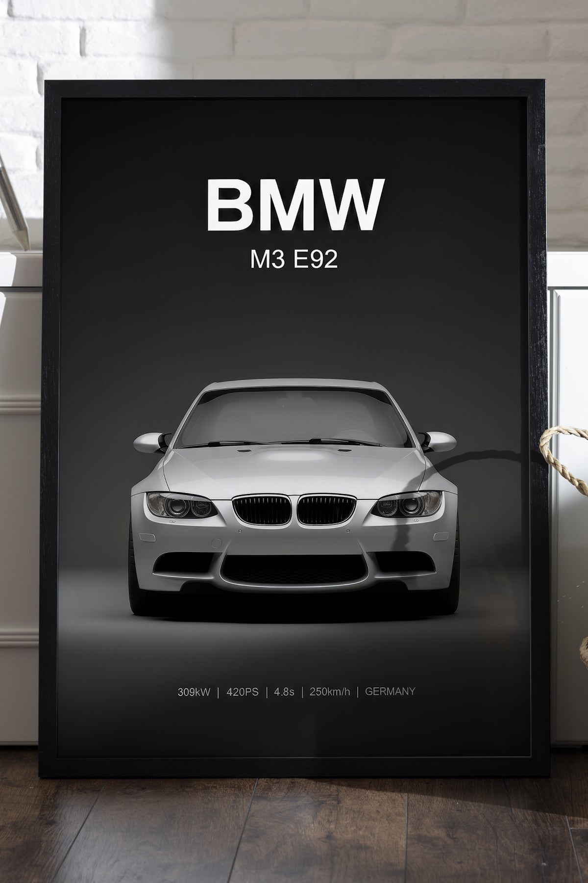 BMW M3 E92 gümüş ön görünüm siyah zeminli posteri