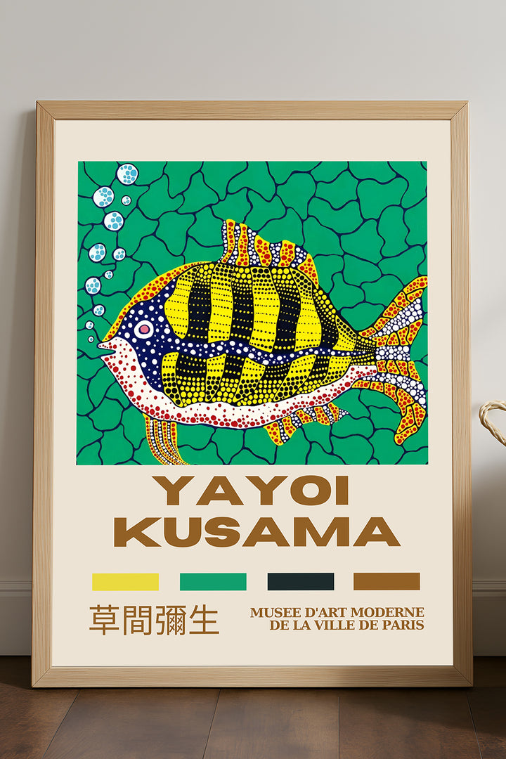 Yayoi Kusama sarı siyah çizgili balık sergi posteri