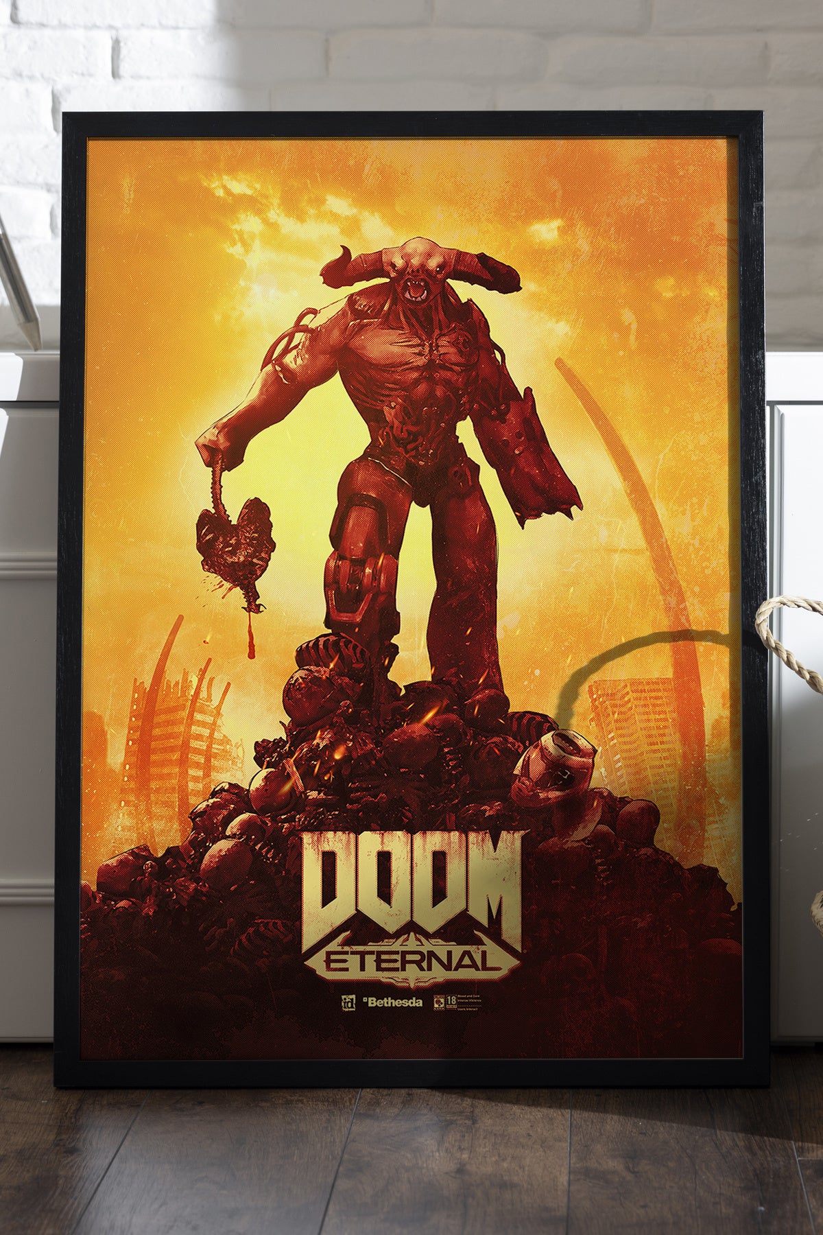Doom Eternal sarı turuncu zeminde zırhlı savaşçı oyun posteri