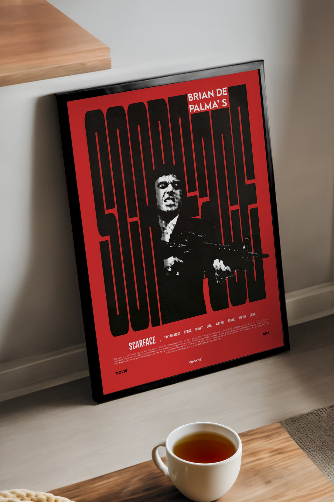 Kırmızı zeminde siyah tipografili Scarface film posteri – 2. görsel