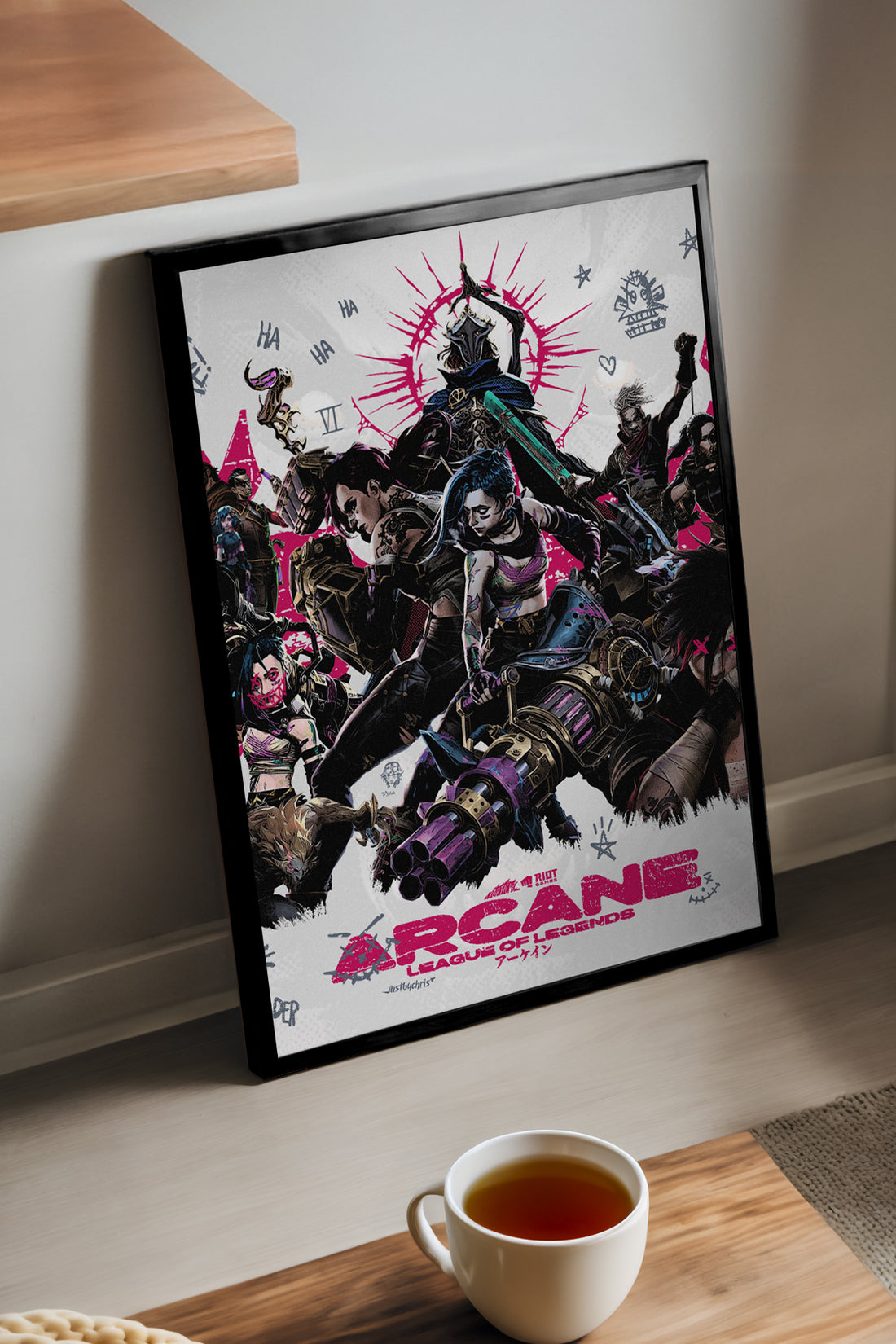 Arcane pembe vurgulu karakter kolajı posteri – 3. görsel