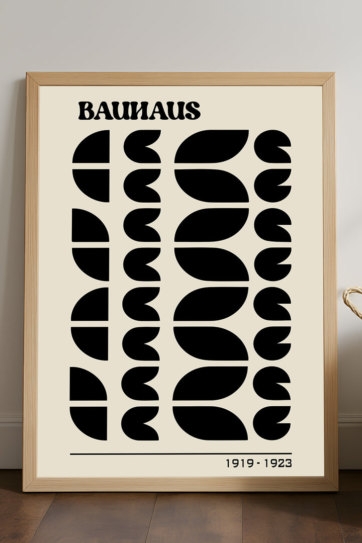 Bauhaus siyah hilal formları desenli monokrom posteri