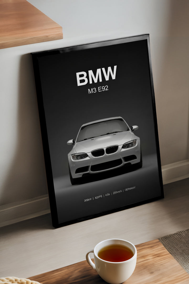 BMW M3 E92 gümüş ön görünüm siyah zeminli posteri – 2. görsel