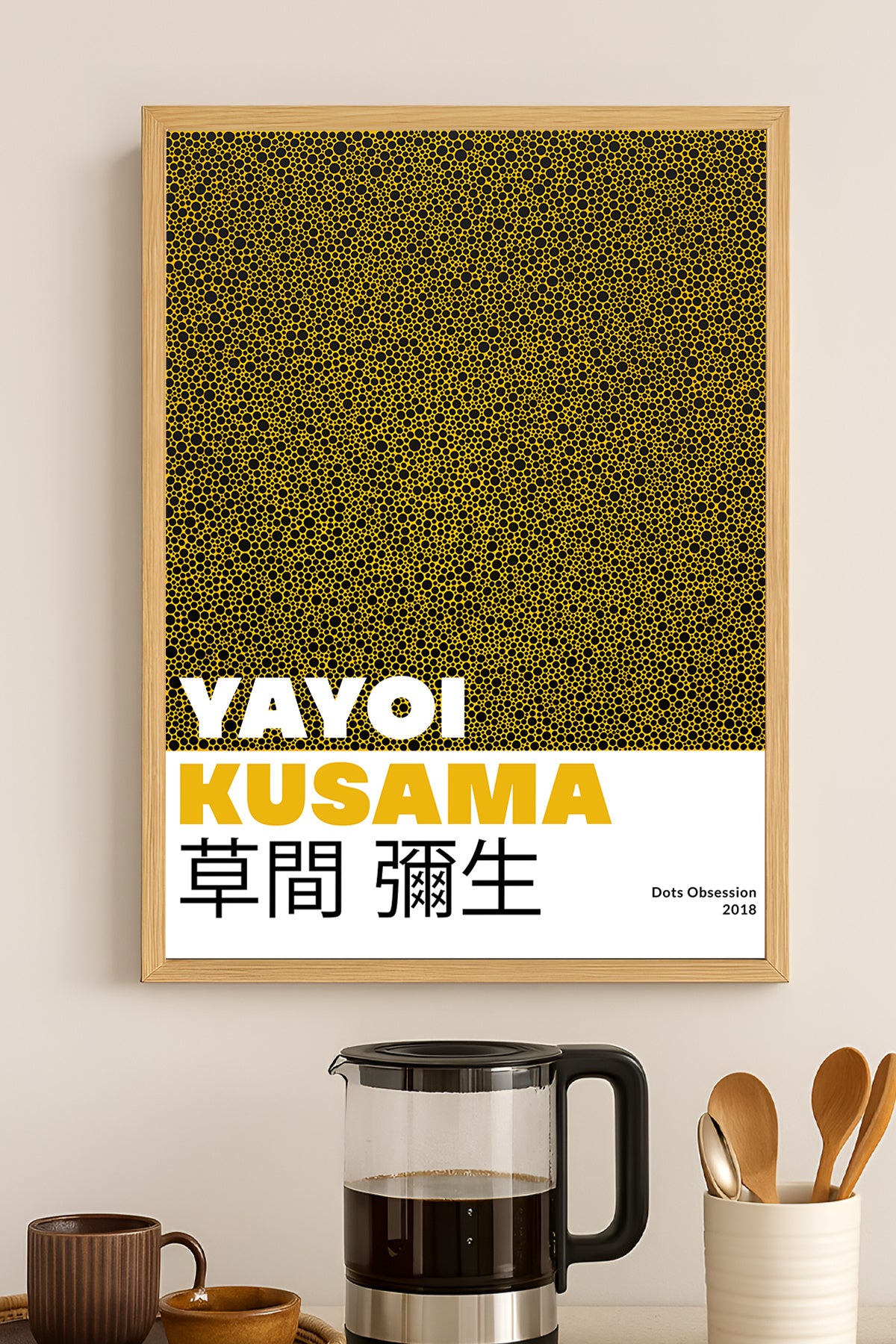 Yayoi Kusama hardal sarısı noktalı doku sergi posteri – 3. görsel