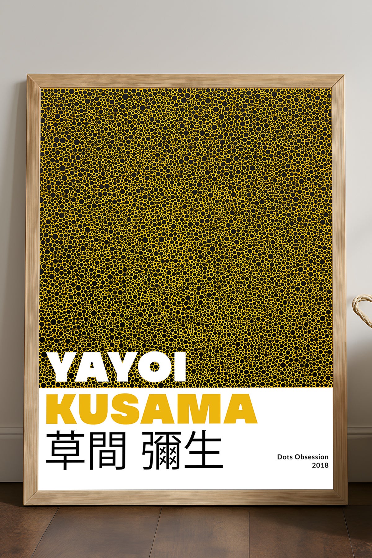 Yayoi Kusama hardal sarısı noktalı doku sergi posteri