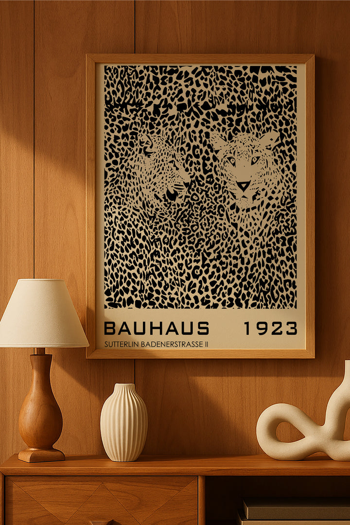 Bauhaus siyah beyaz leopar desenli 1923 posteri – 2. görsel