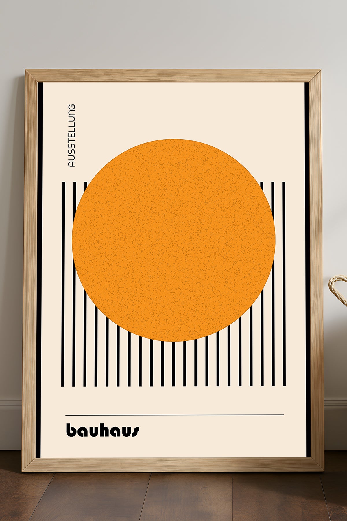 Bauhaus turuncu daire ve siyah çizgili minimal posteri