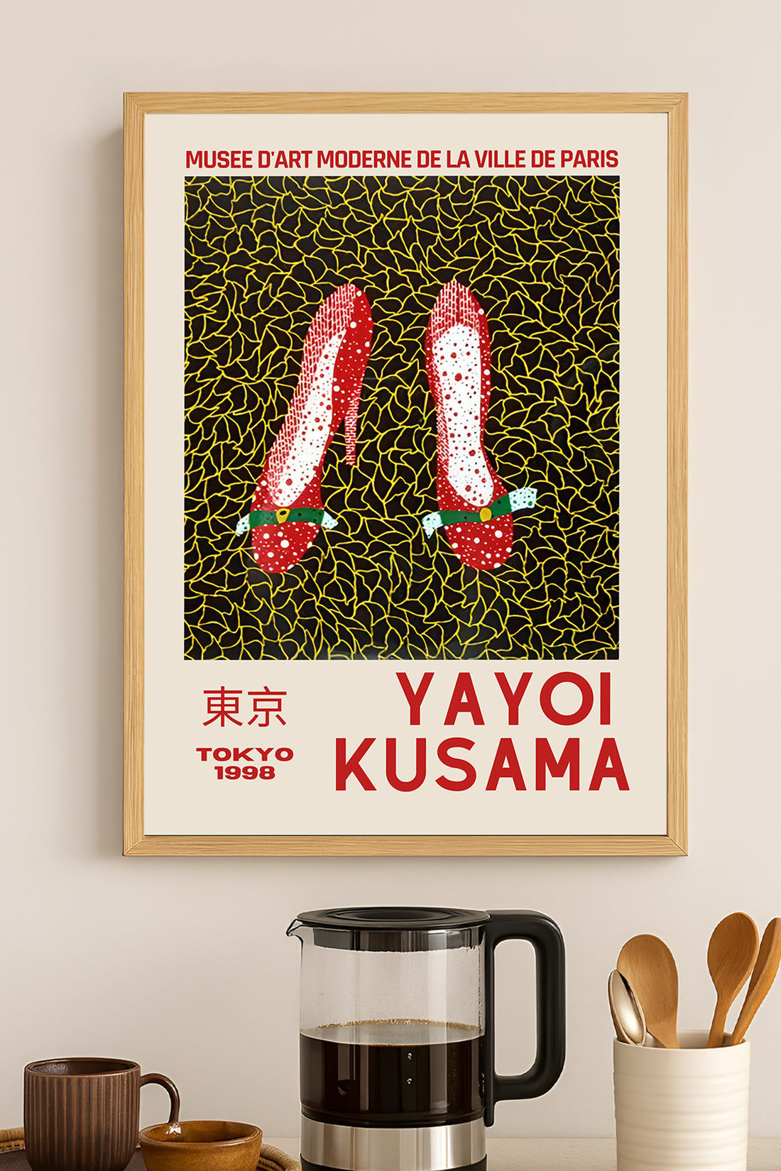 Yayoi Kusama kırmızı puantiyeli topuklu ayakkabı sergi posteri – 3. görsel