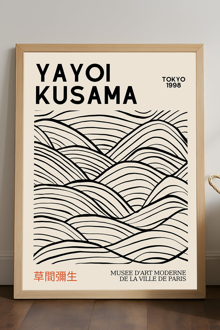 Yayoi Kusama siyah çizgili dalga desenli sergi posteri