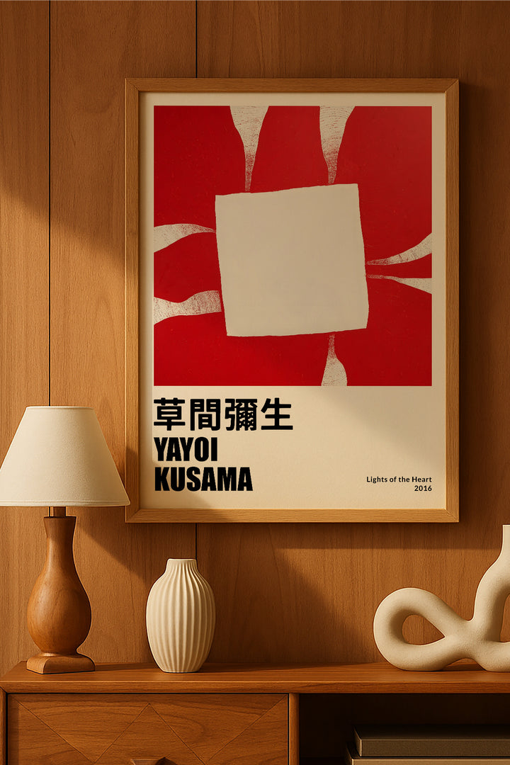 Yayoi Kusama kırmızı beyaz kare formlu minimal sergi posteri – 2. görsel
