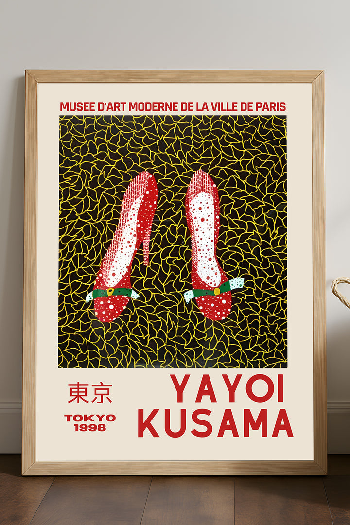 Yayoi Kusama kırmızı puantiyeli topuklu ayakkabı sergi posteri