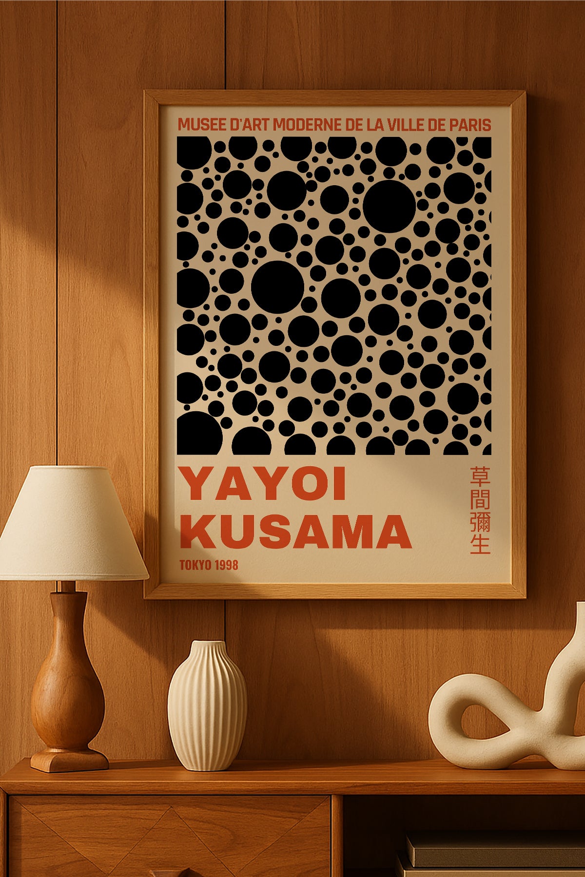 Yayoi Kusama siyah puantiyeli kırmızı yazılı sergi posteri – 2. görsel