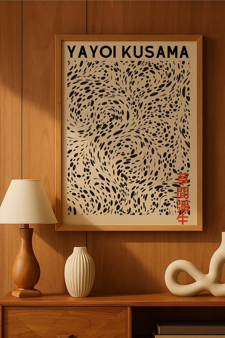 Yayoi Kusama krem siyah akışkan desenli sergi posteri – 2. görsel