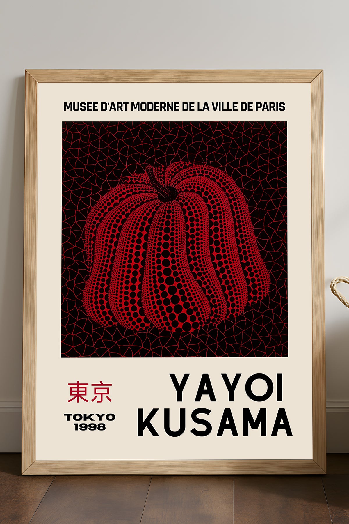 Yayoi Kusama kırmızı balkabağı siyah zeminli sergi posteri
