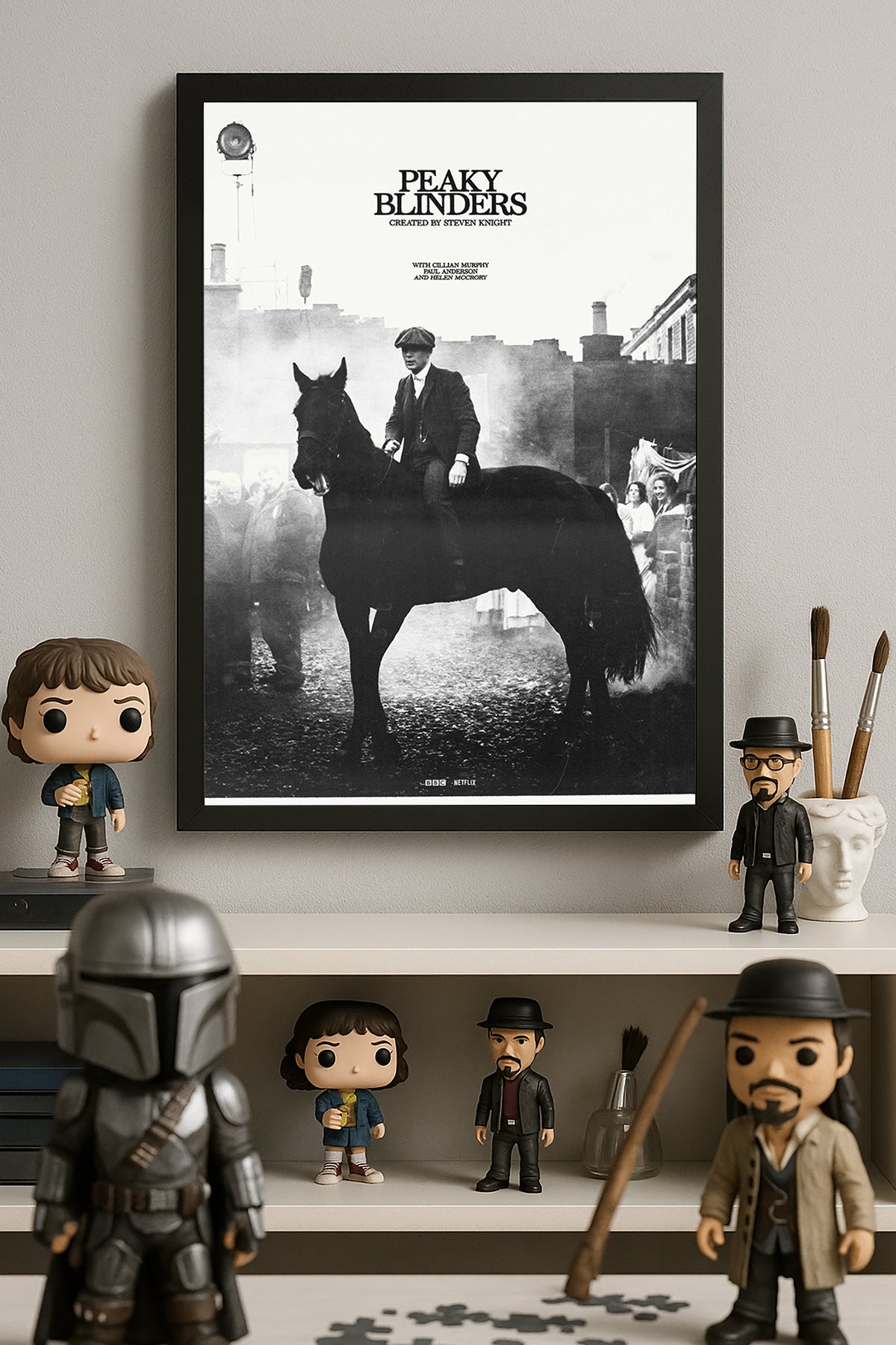 Peaky Blinders siyah beyaz atlı kasketli adam dizi posteri – 4. görsel