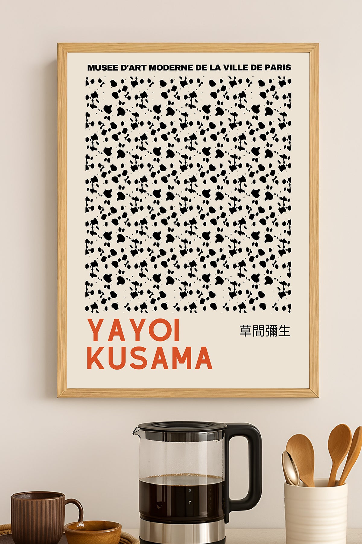 Yayoi Kusama siyah nokta kümesi desenli sergi posteri – 3. görsel