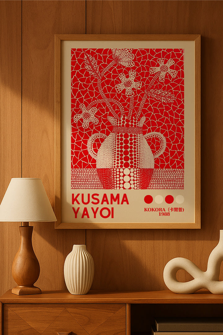 Yayoi Kusama kırmızı puantiyeli vazo ve çiçek sergi posteri – 2. görsel