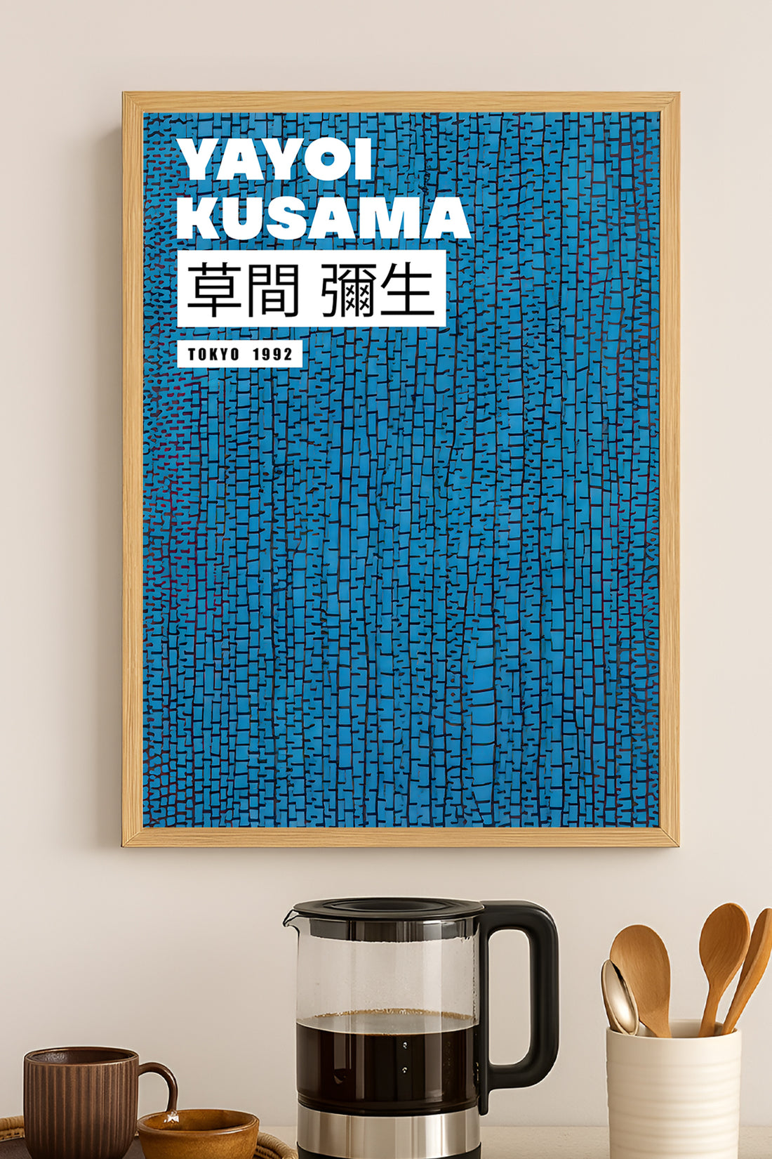 Yayoi Kusama mavi dokulu sonsuz ağ minimal sergi posteri – 3. görsel