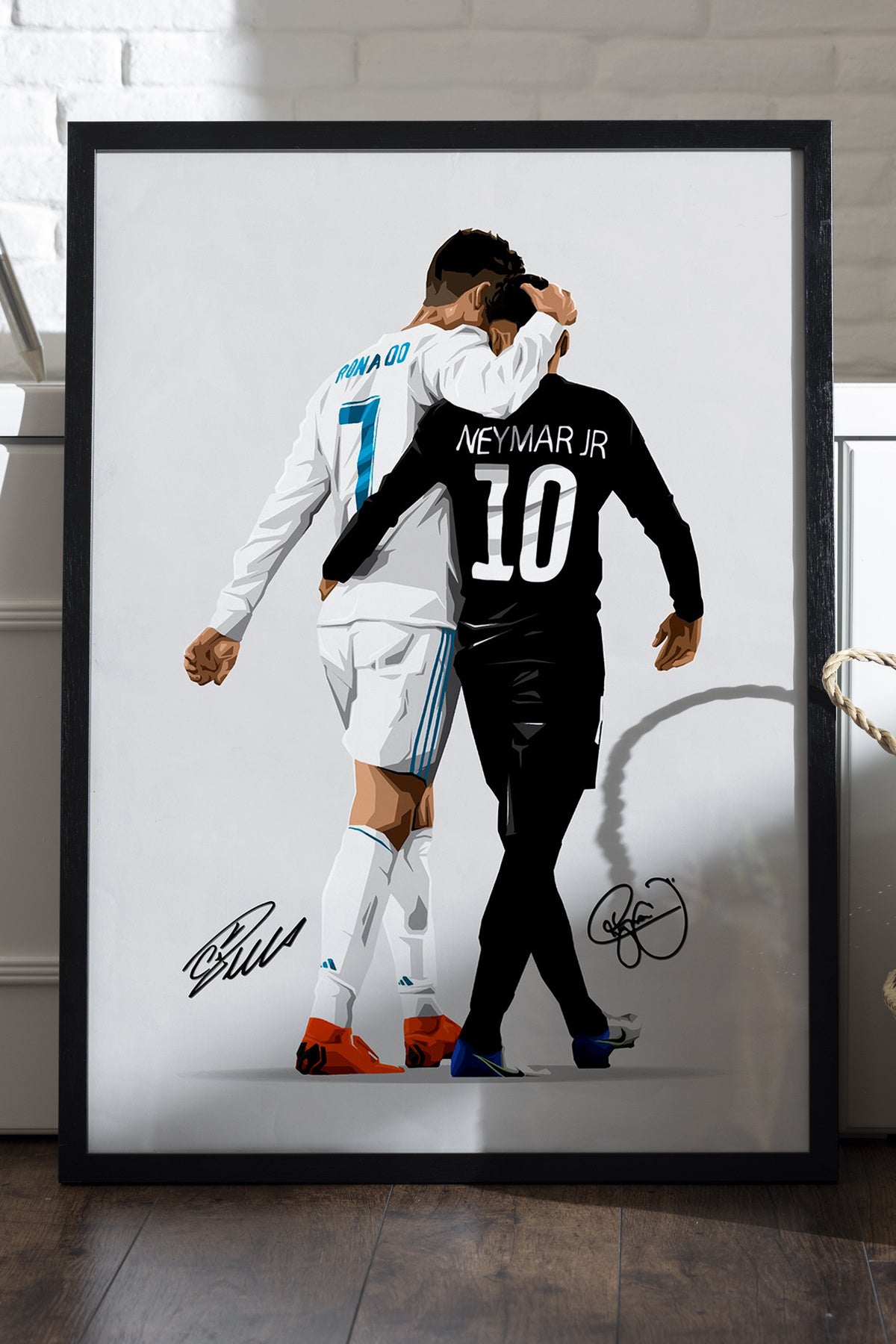 Sırtı dönük sarılan iki futbolcu Ronaldo Neyman futbol posteri