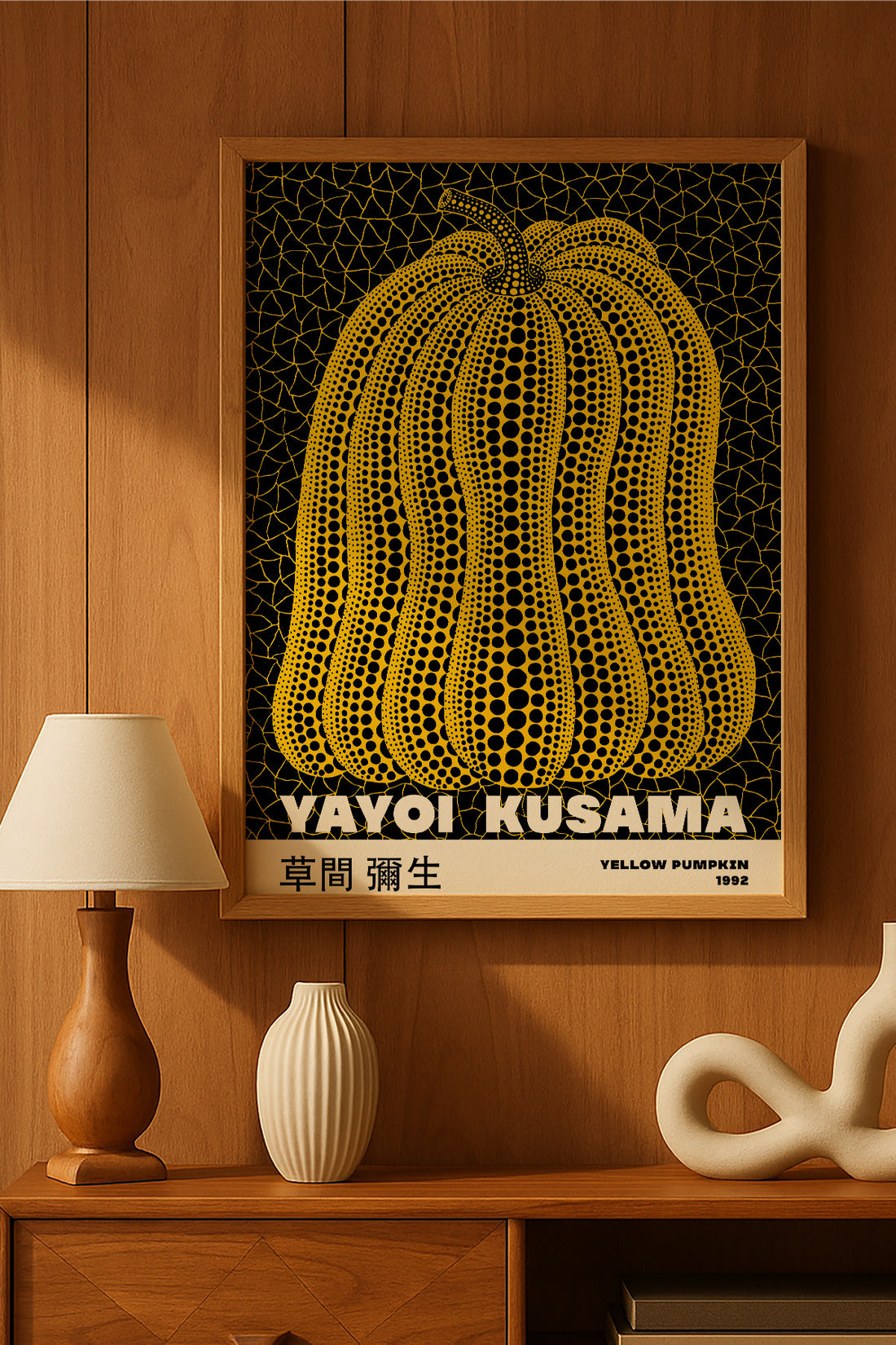 Yayoi Kusama sarı balkabağı siyah zeminli sergi posteri – 2. görsel