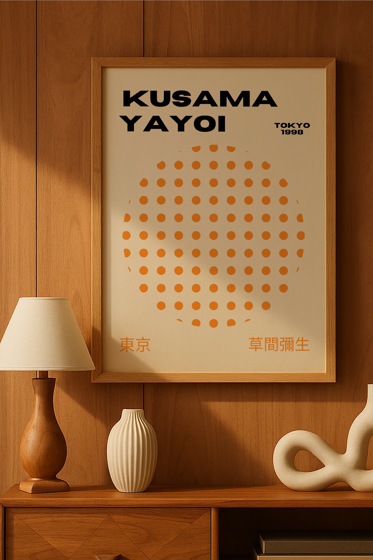 Yayoi Kusama turuncu noktalı daire minimal sergi posteri – 2. görsel
