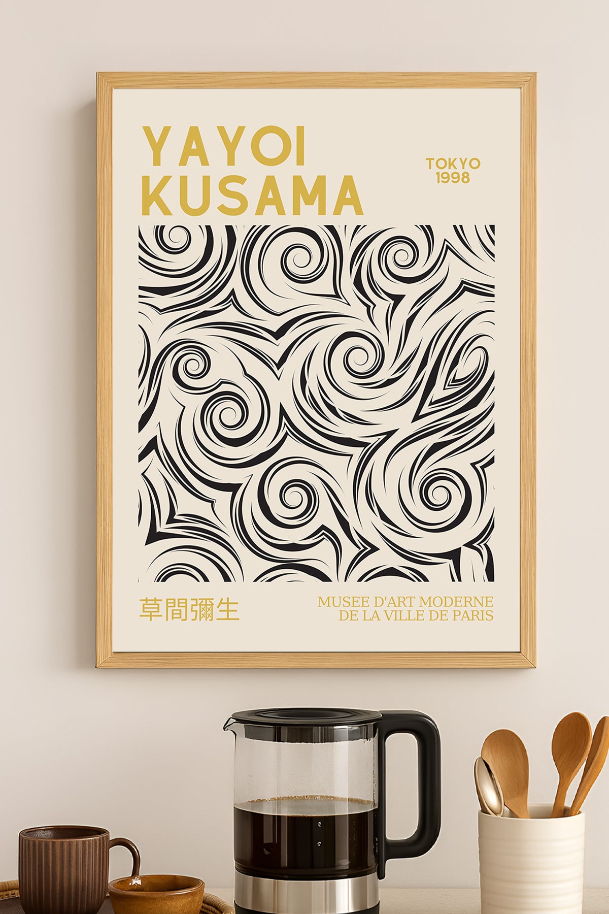 Yayoi Kusama siyah spiral girdap desenli sarı başlıklı posteri – 3. görsel
