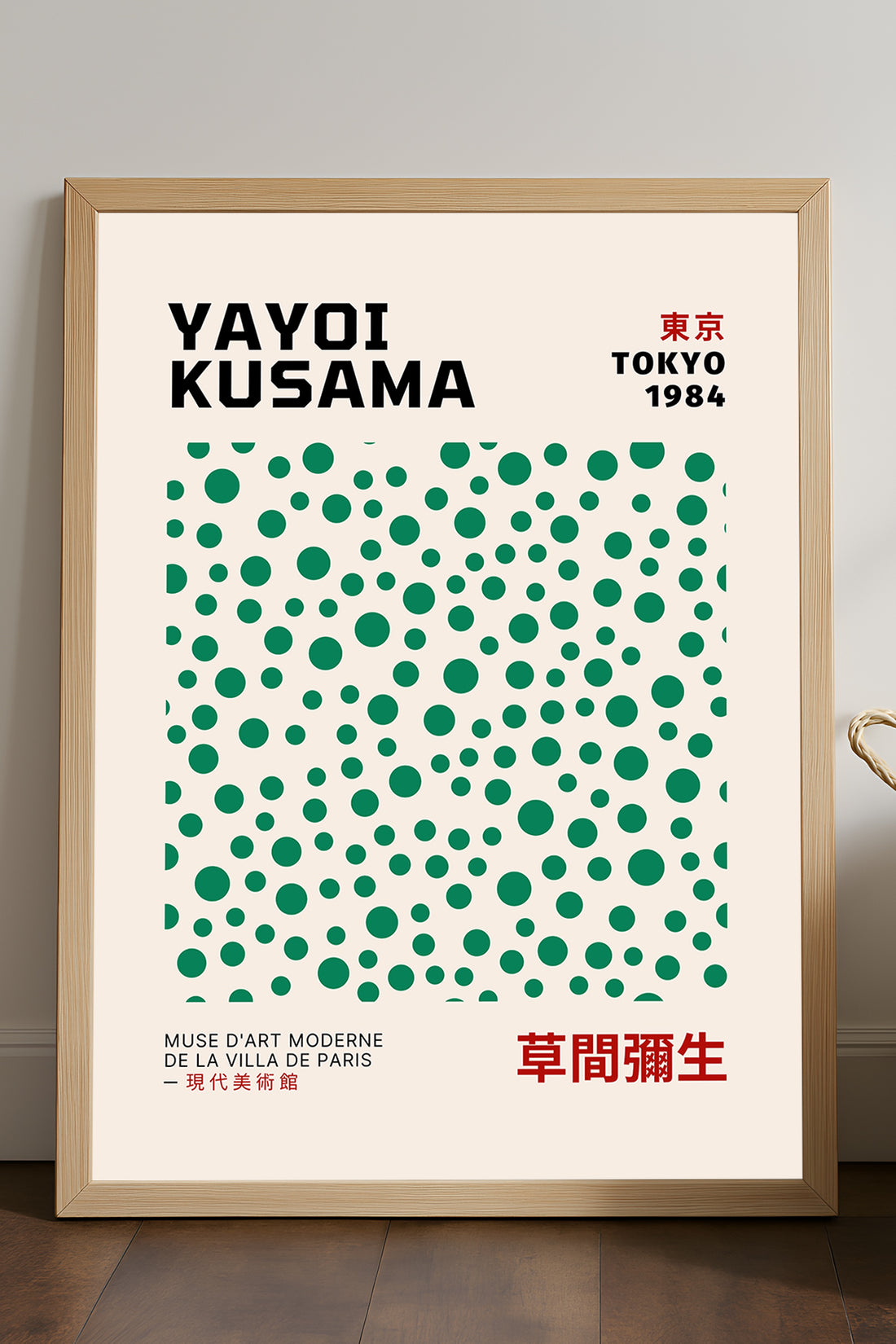 Yayoi Kusama yeşil puantiyeli krem minimal sergi posteri