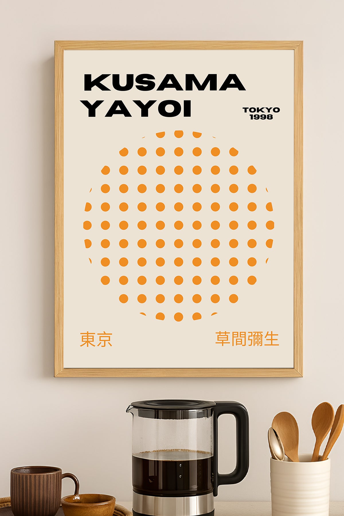 Yayoi Kusama turuncu noktalı daire minimal sergi posteri – 3. görsel