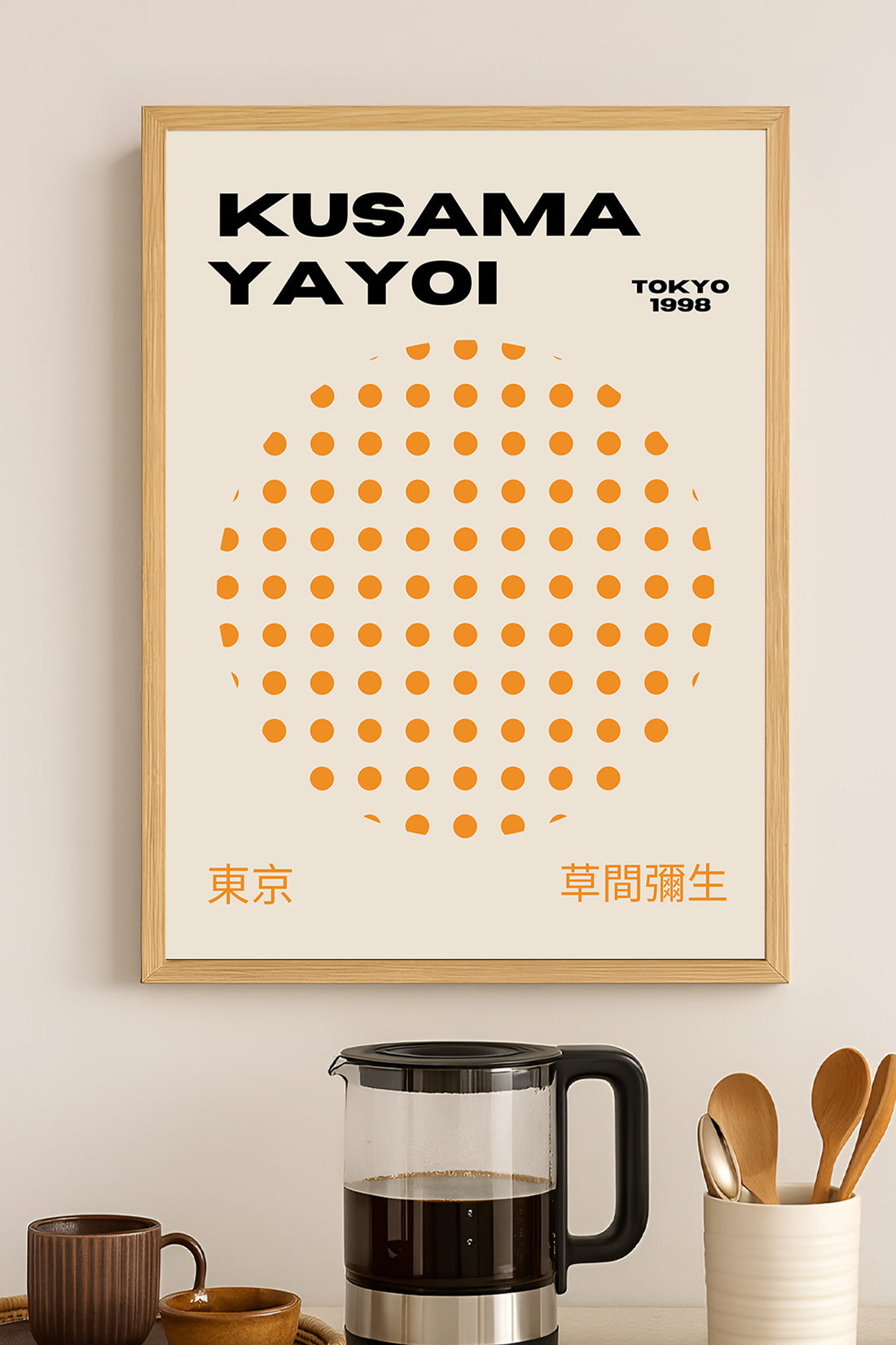 Yayoi Kusama turuncu noktalı daire minimal sergi posteri – 3. görsel