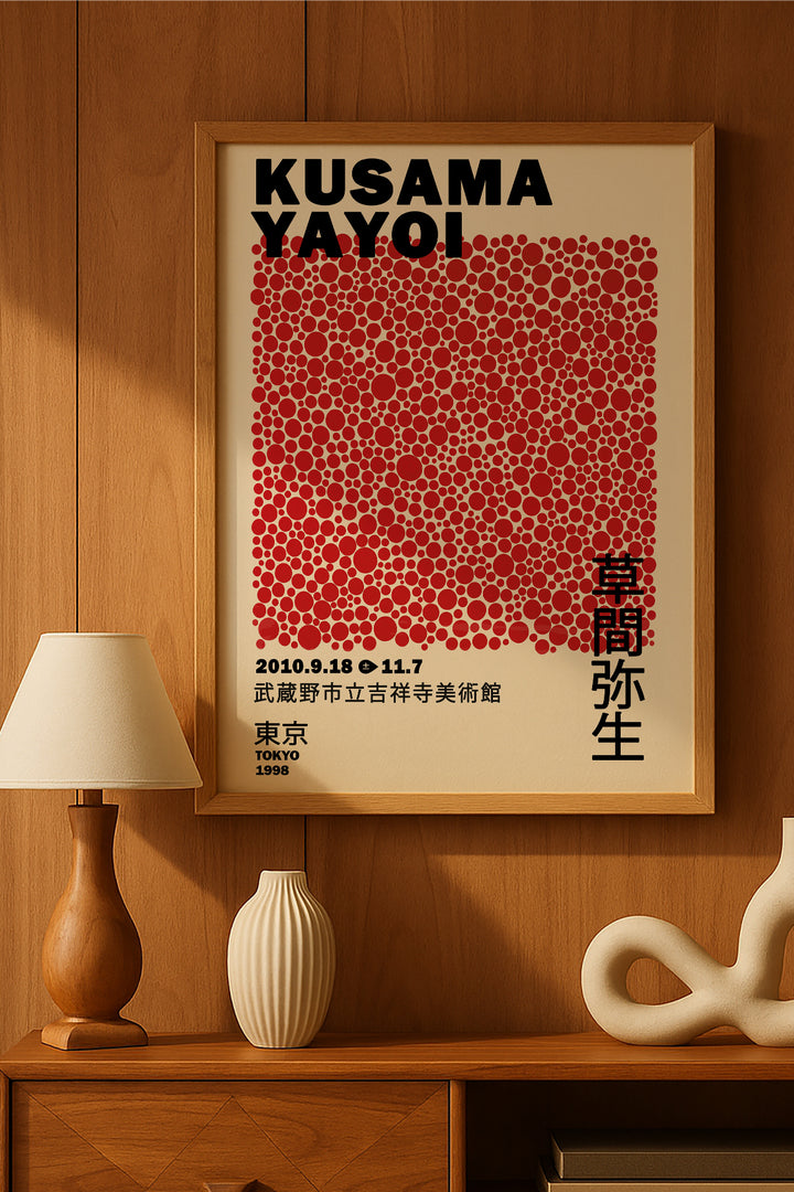 Yayoi Kusama kırmızı noktalı doku Japonca sergi posteri – 2. görsel