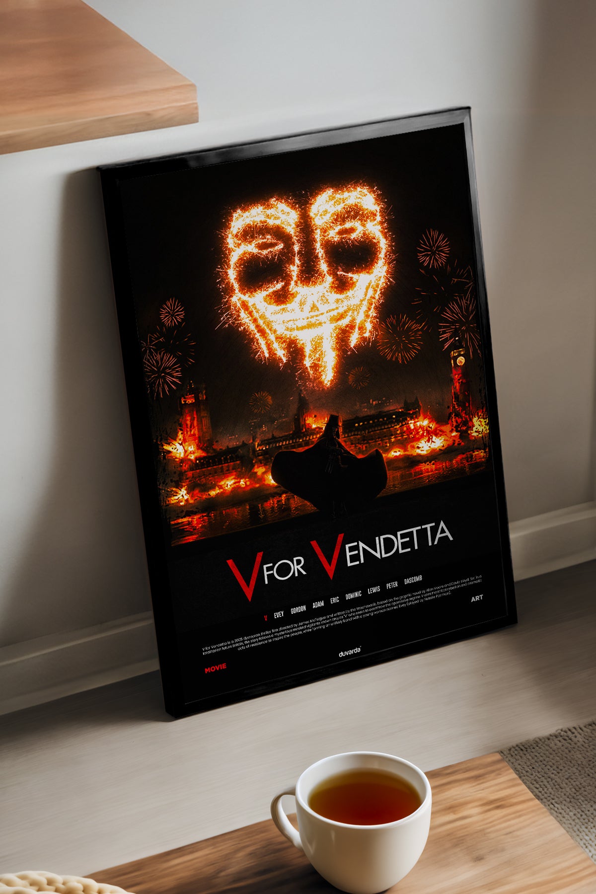 V for Vendetta havai fişekten maske ve şehir manzaralı film posteri – 4. görsel