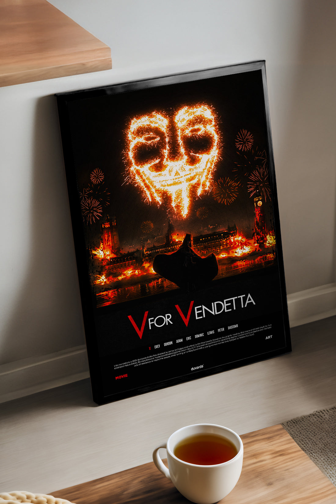 V for Vendetta havai fişekten maske ve şehir manzaralı film posteri – 4. görsel