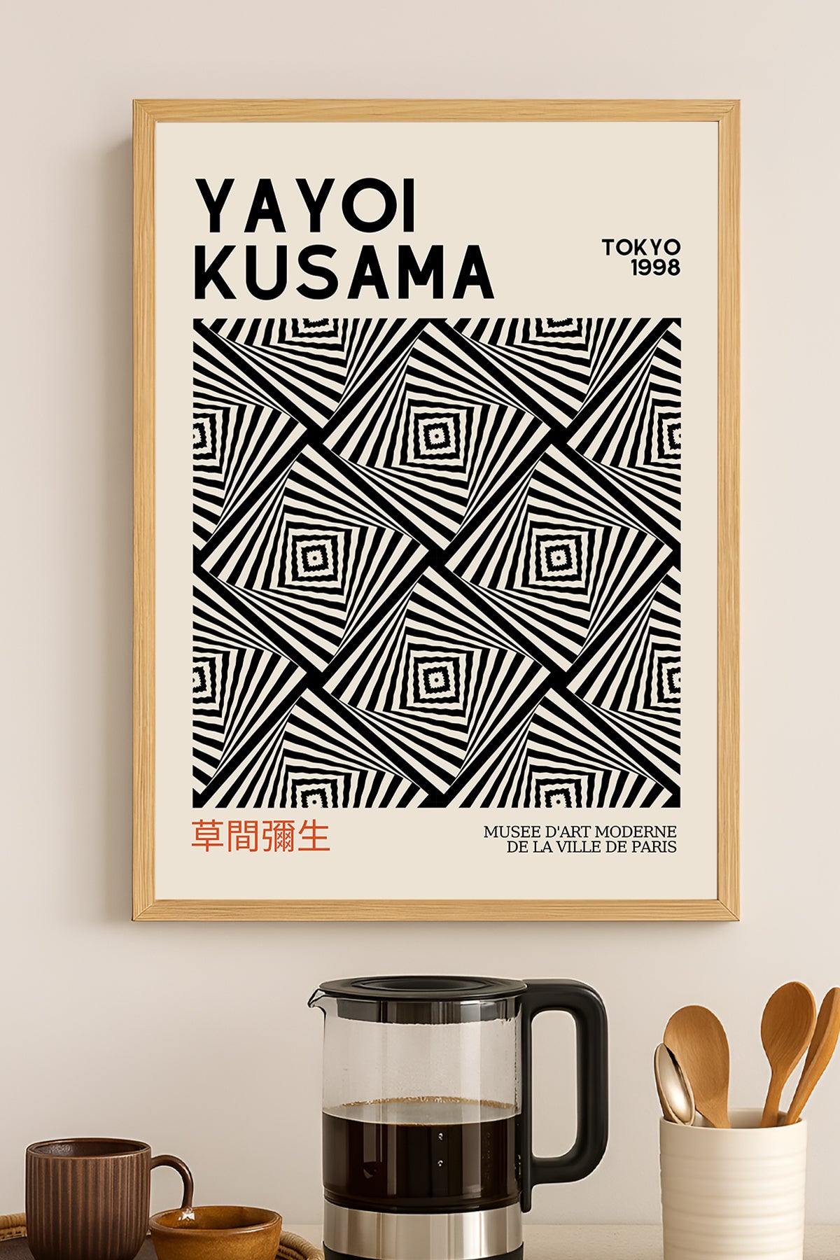 Yayoi Kusama siyah beyaz çapraz çizgi desenli sergi posteri – 3. görsel