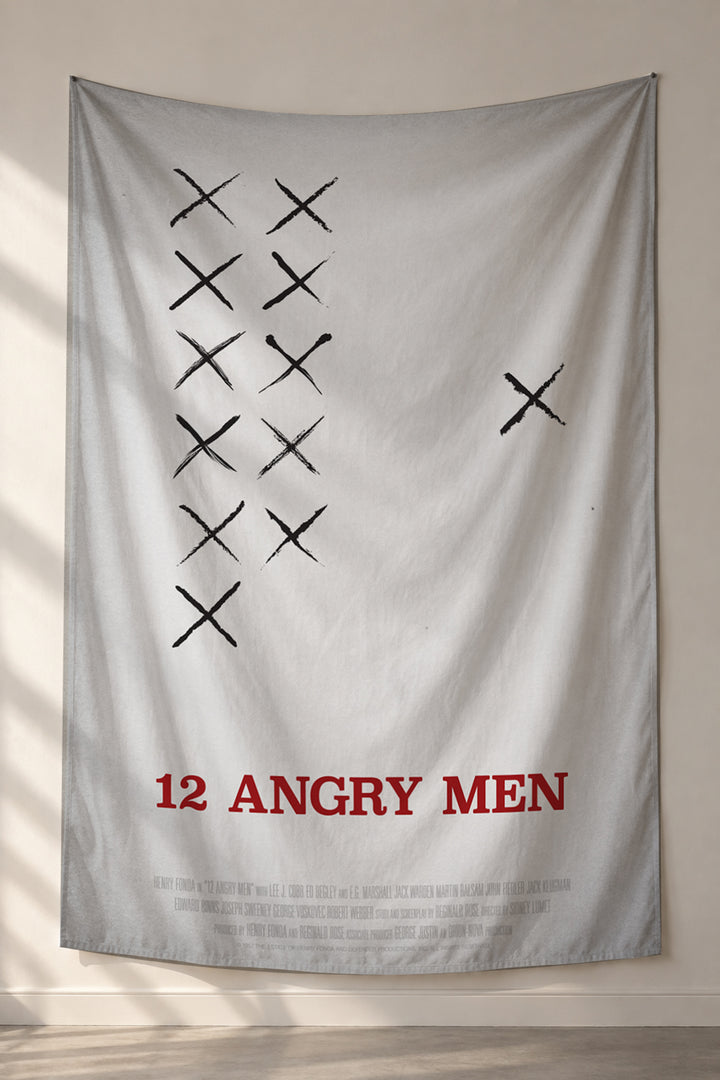 12 Angry Men beyaz zemin çarpı işaretli kumaş duvar örtüsü