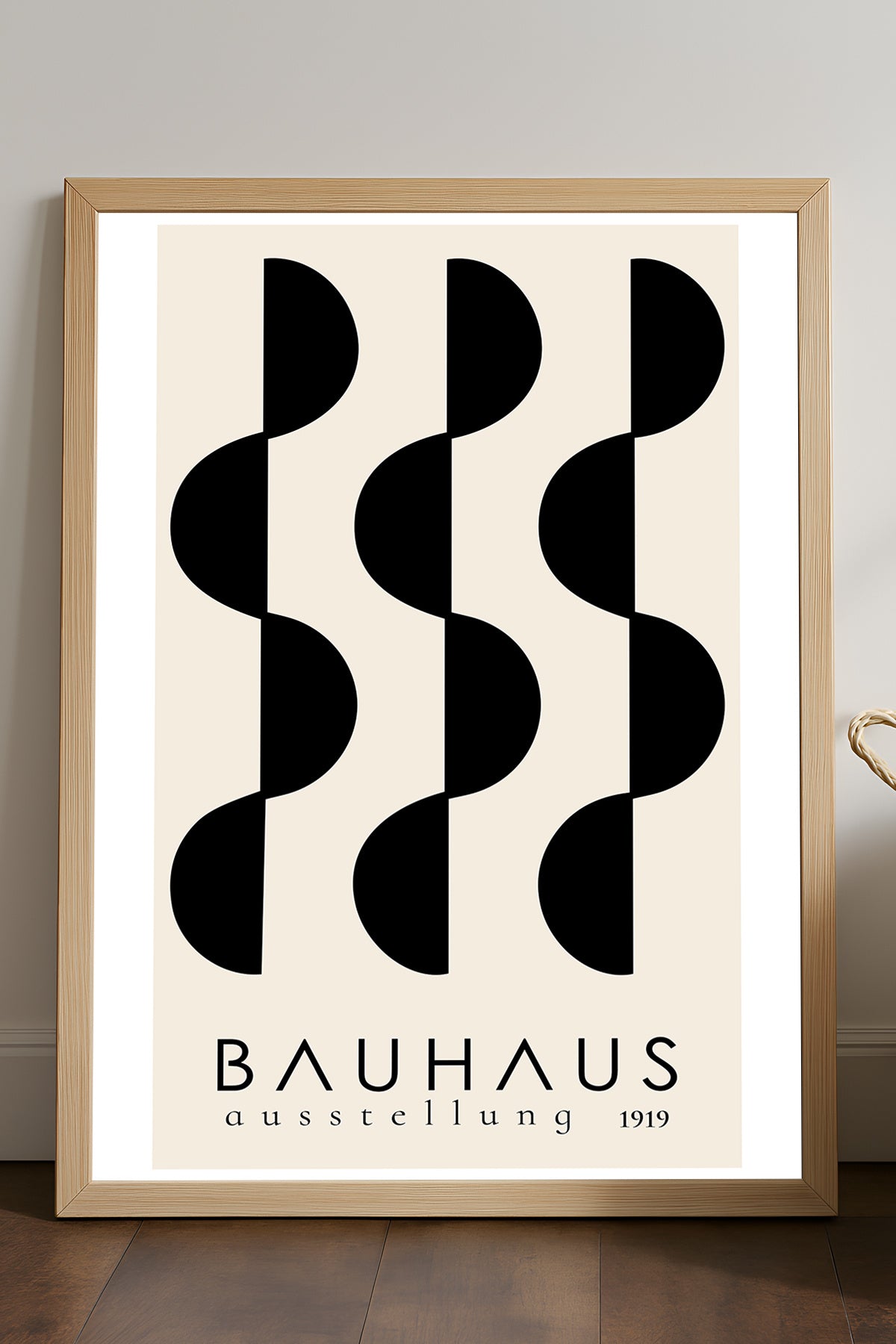 Bauhaus siyah dalgalı şeritli sergi posteri