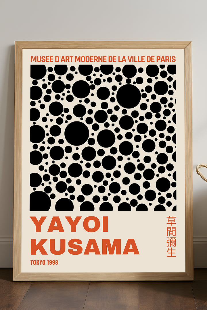 Yayoi Kusama siyah puantiyeli kırmızı yazılı sergi posteri