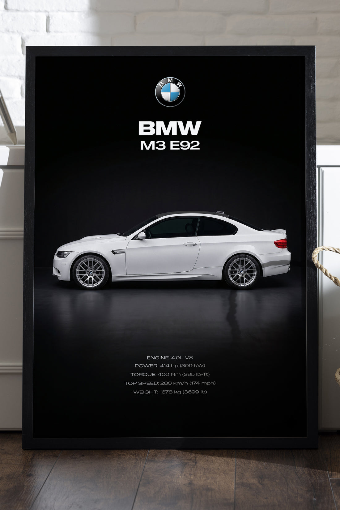 BMW M3 E92 siyah zeminde beyaz coupe posteri