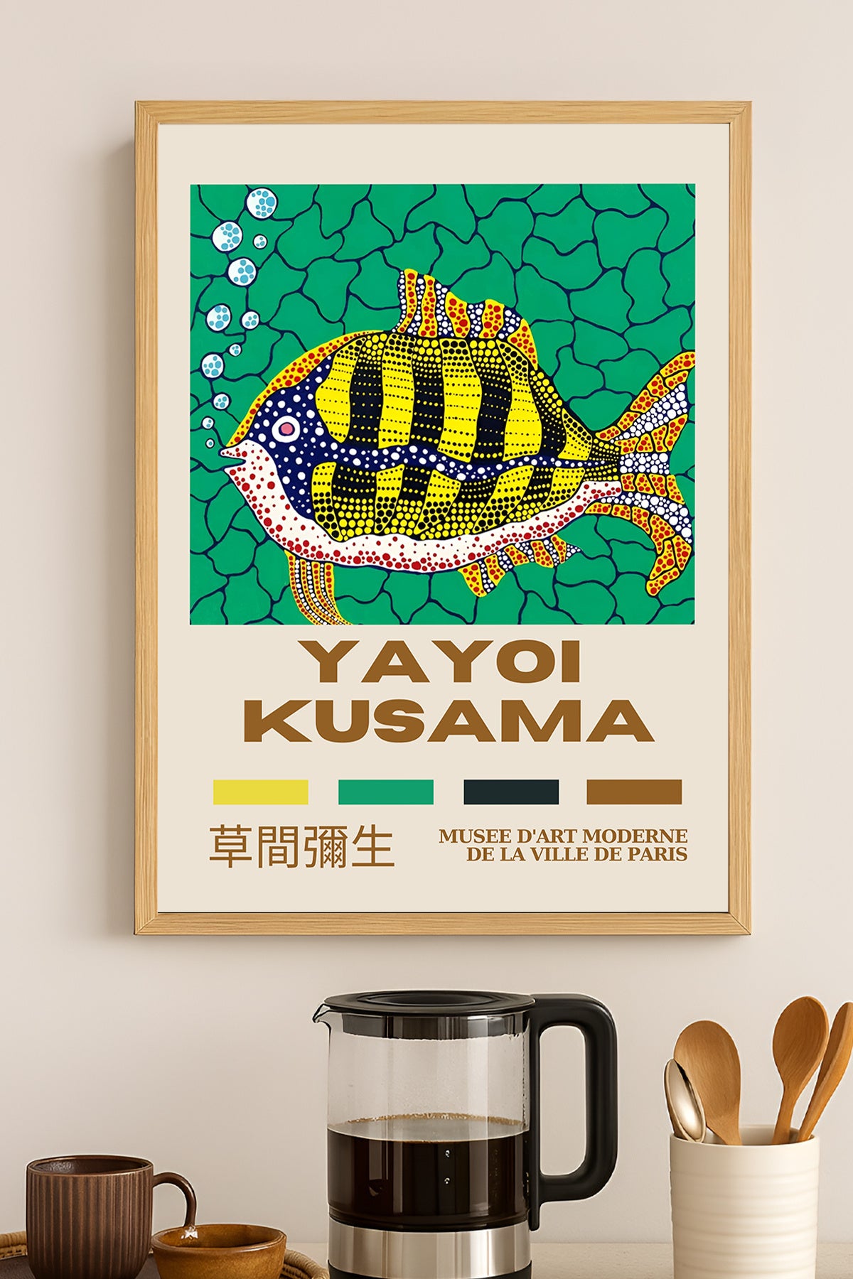 Yayoi Kusama sarı siyah çizgili balık sergi posteri – 3. görsel