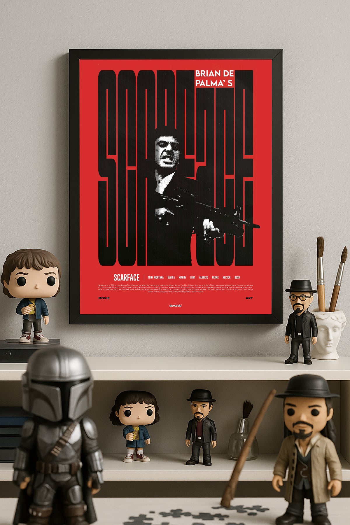Kırmızı zeminde siyah tipografili Scarface film posteri – 3. görsel