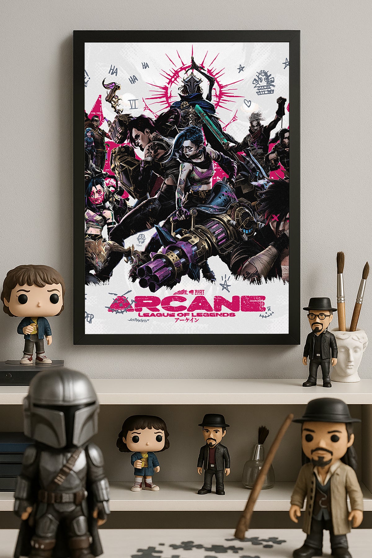 Arcane pembe vurgulu karakter kolajı posteri – 2. görsel